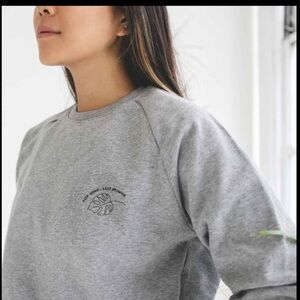 Crewneck sweater grey- “keep going keep growing”